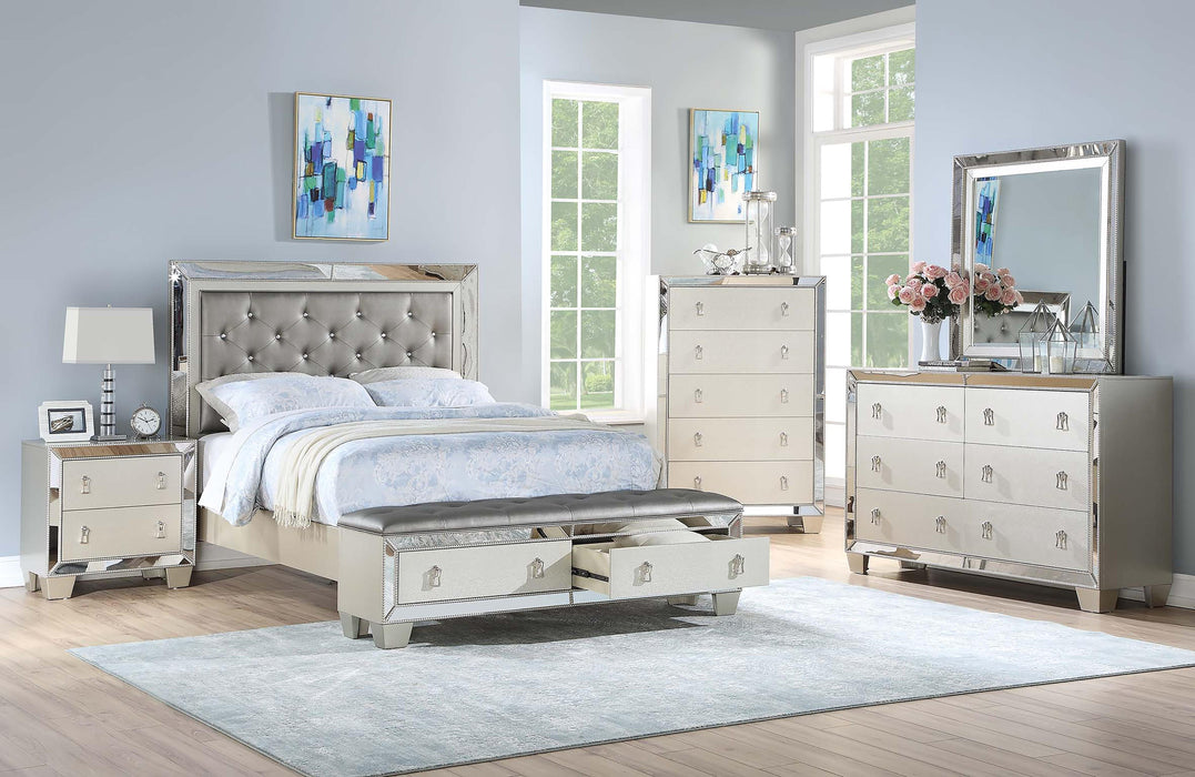 Mcraft E. King Bed W/Storage Bench/Silver in Silver